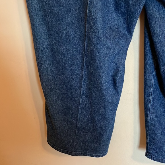 Beautiful tailored medium stonewashed jean capris by Allison Daley, size 14 - Picture 11 of 16